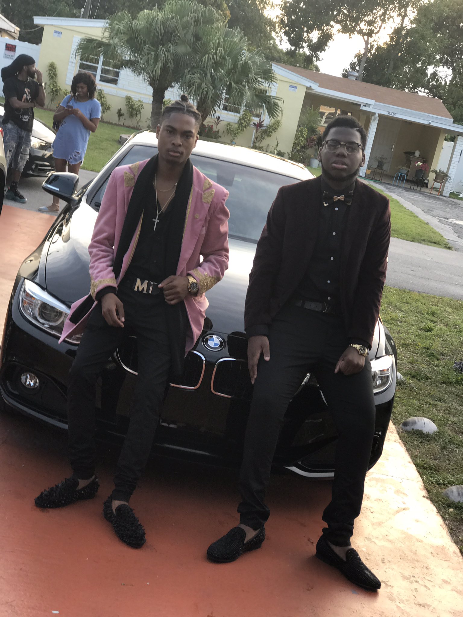 4 pic. Drippin on the regular #miramarprom2k17 https://t.co/QSYX4Ql8Uf
