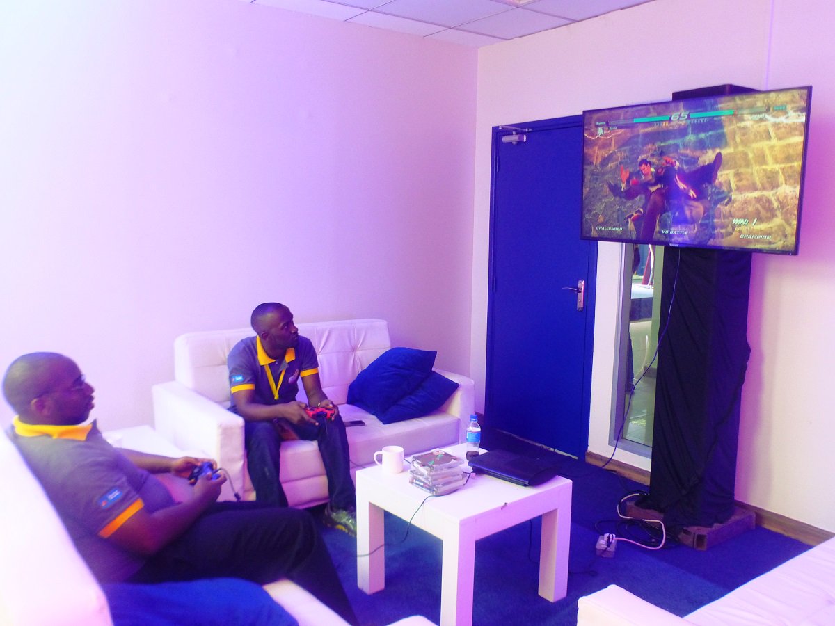 pctechmagazine's tweet photo. 72 Hours of hacking, there's always that need for relaxation #MTNAppChallenge w/ @OutboxHub @mtnug Team Nandozi playing Tekken 6 https://t.co/305KqjjZZl