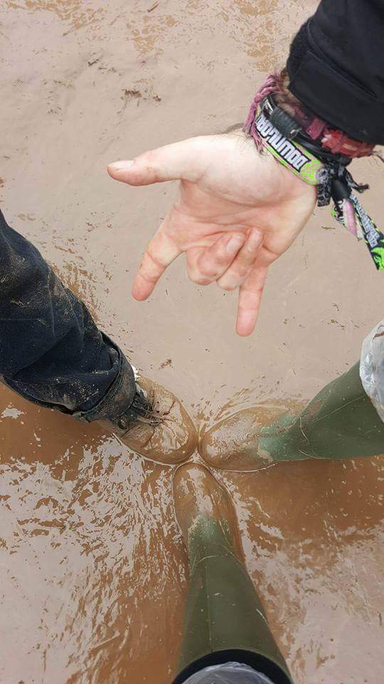 KylieBinding's tweet photo. #DLbestmates Getting down with the Mud. Best mud mates always. Hurry up Download 2017 \m/ https://t.co/tLyMLb6ywV
