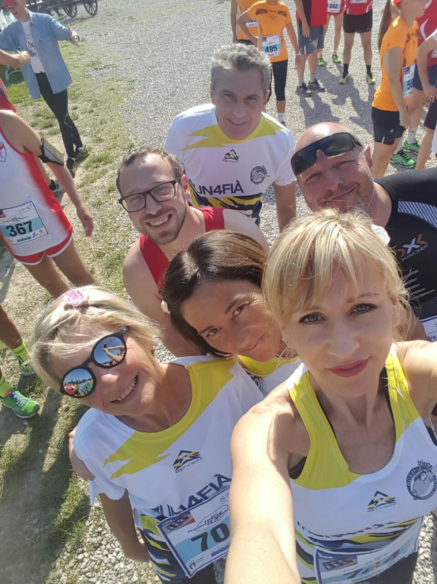 SaraSanson67's tweet photo. Terza #gara  #TrofeoTrieste @Run4Fia con tanti #amicirunners !! Domani #provagenerale #jamaran2017 la vedo dura...😂😂😂😂 oggi vista la cima 😜 https://t.co/wB9LKZOE0L