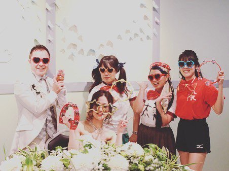 Vala Kielo 余興の後に記念写真 キエロ Kielo Valakielo 松山 カジュアルウェディング 結婚式二次会 日本中のプレ花嫁さんと繋がりたい タンバリン カスタネット プレ花嫁 T Co 5ixmac0zau