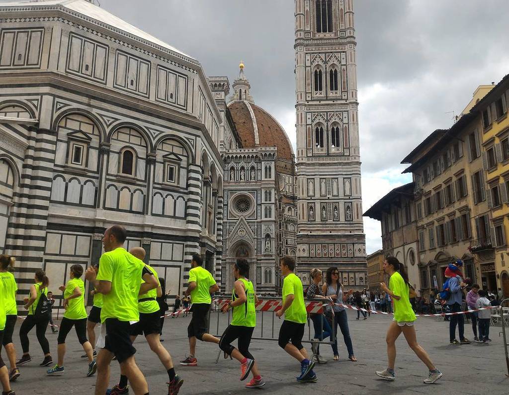 FrammentidiTosc's tweet photo. Godere delle bellezze di #Firenze correndo la maratona Deejay Ten #igersfirenze #igfirenze #deejayten #volgofirenze #maratona #igerstoscana… https://t.co/c124WCfpQg
