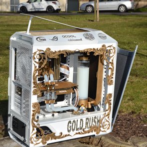 CoolerMaster's tweet photo. Gold Rush by Craig Ferrie https://t.co/h9kepD2zYX #CASEMOD2017 https://t.co/VaJzVqa3Cw
