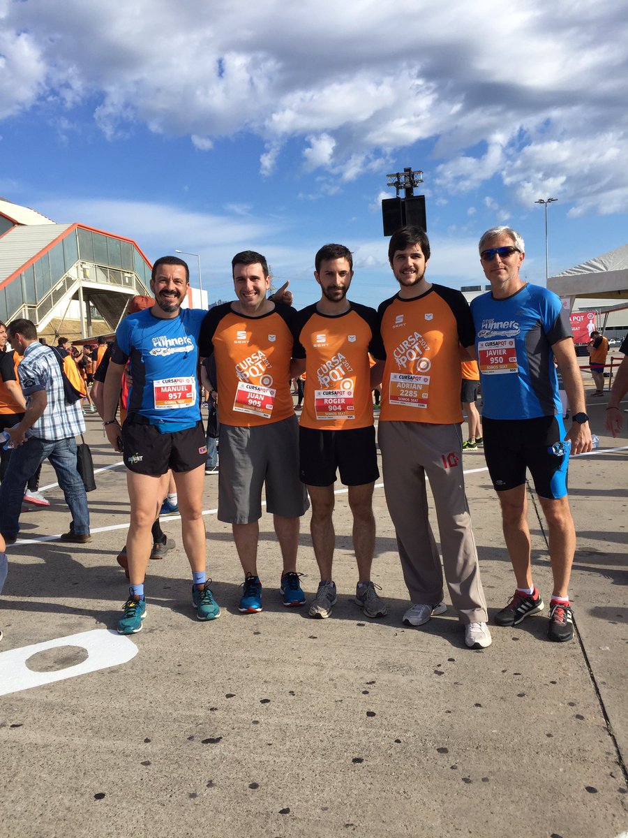 j2or's tweet photo. Los grandes #CitiusRunners & #AutovisionBCNRunners en la #CursaSeatPQT2017 dejando el pabellón bien alto !!! https://t.co/Wzta4YLPWl