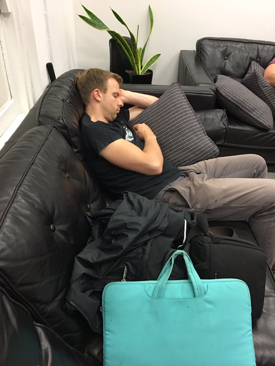 STARTUPhelp6000's tweet image. #swperth is too tiring for VIPs 😂
#sleepwell #sweatdreams #startupweekend