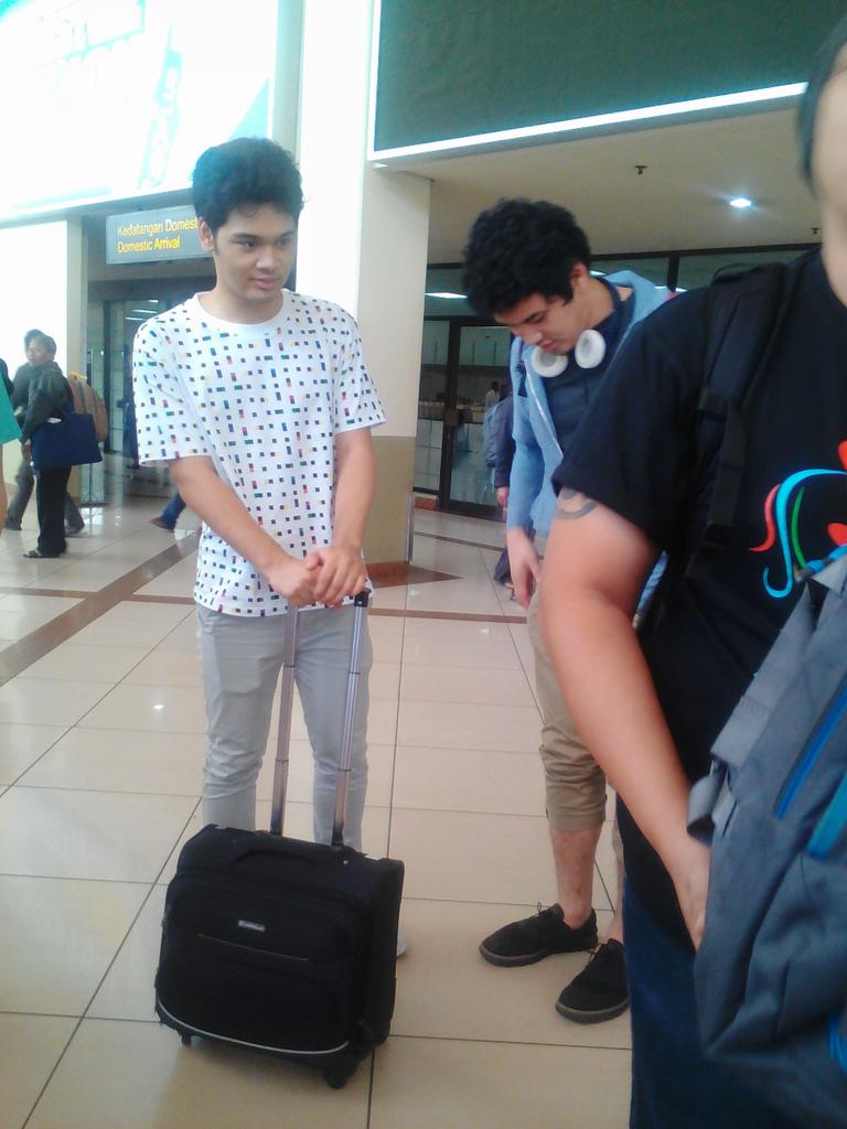 OverTunist_MLNG's tweet photo. Today gig on surabaya :) https://t.co/TLqv6vNPsj