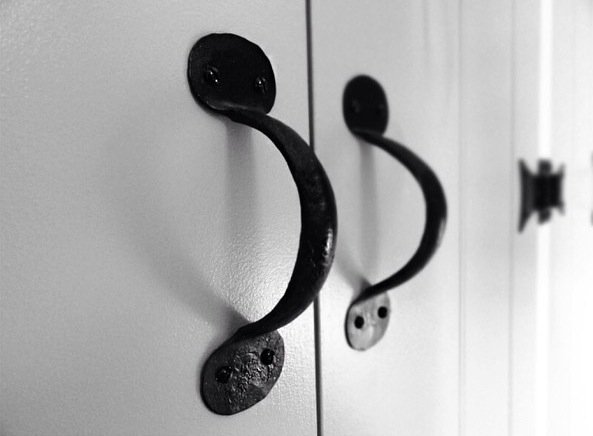 jameswardrobes's tweet photo. It's all about the details. #ironmongery #wardrobe #handles #bespoke #fitted #design #style #interior #space #living https://t.co/9JC11jq8Mv