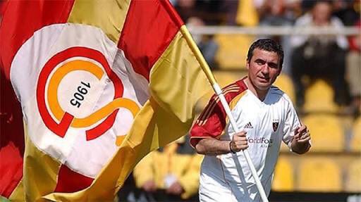 uAUNIUsak's tweet photo. Hagi mutlu biz mutlu! #CommandanteHagi https://t.co/kSrJXxdWNO