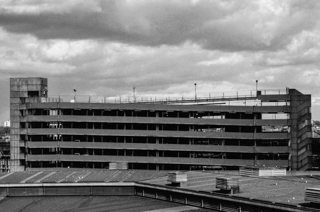 spaceplaystudio's tweet photo. ☀️ Moat Lane Car Park
Birmingham, UK 🇬🇧 _
#archilovers #concrete #brutalist #ig_texture #grain #brutal_architecture #brutalism #concretejun… https://t.co/lrfiYCv2ew