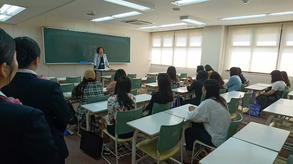 駿台観光 外語ビジネス専門学校 オープンキャンパスです 韓国語学科は先生から無料短期留学や就職 編入についてなど説明をしていただいてます 駿台観光アンド外語ビジネス専門学校 駿台 専門学校 大阪 韓国語 駿台観光 外語ビジネス専門学校 オープンキャンパスです 韓国語学科は先生から無料短期留学や就職 編入についてなど説明をしていただいてます 駿台観光アンド外語ビジネス専門学校 駿台 専門学校 大阪 韓国語