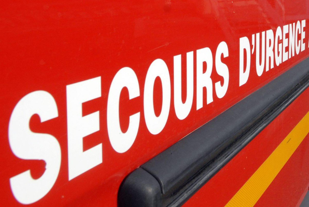 laprovence's tweet photo. Violente collision entre deux véhicules à #Reillane, un blessé grave https://t.co/nrPL0p1WeR https://t.co/zbcMt2w2T5