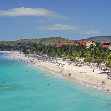 #holiday on the brain? Settle your #wanderlust with #Cuba! Enjoy 2 weeks in paradise from only £909pp from <a href="/HaysTravel/">Hays Travel</a> in The Broadway✈️🌴🌞