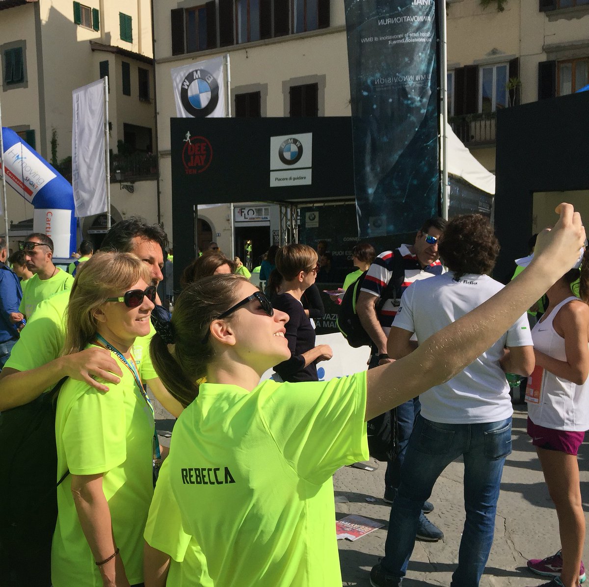 BMWItalia's tweet photo. In diretta dalla @DeejayTen di Firenze, per il riscaldamento. E lo spirito è quello giusto! #InnovationRun #DeejayTen https://t.co/GieoXihaMH