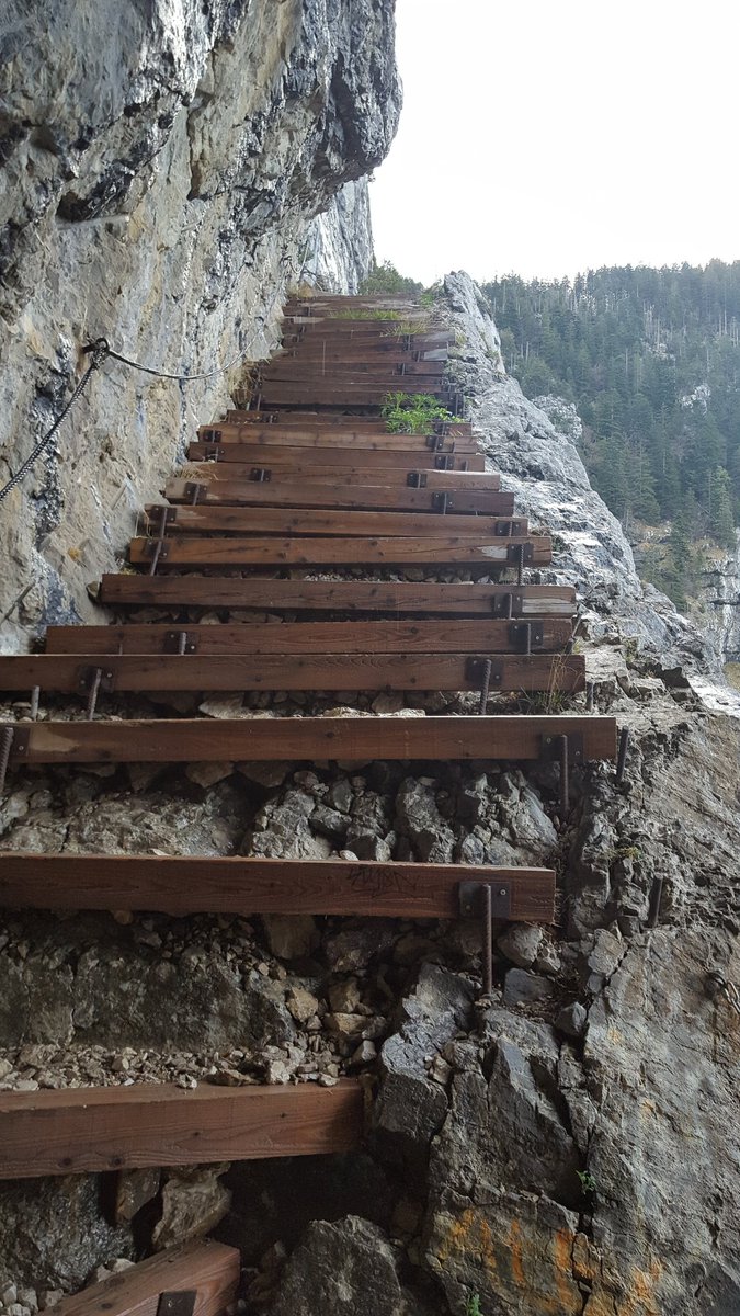 SkyRun74's tweet photo. #TrailRunning #PasDuRoc #ThorensGlieres #PlateauDesGlieres #MagnifiqueFrance https://t.co/vFL5QpeThi