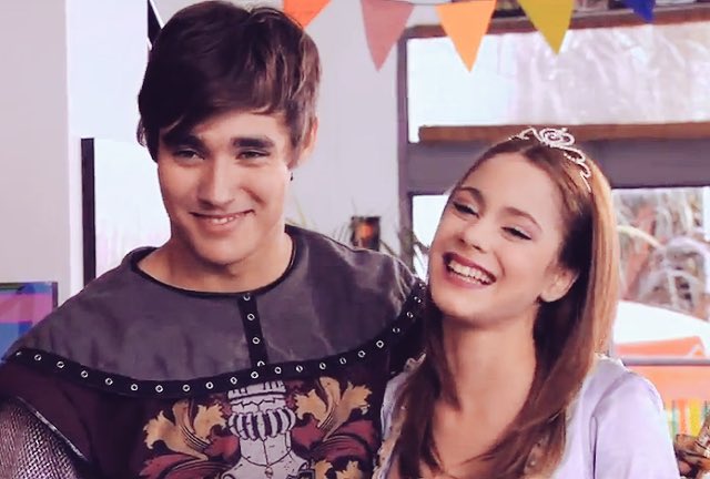 pinkjuulie's tweet photo. 5 años de mil colores 💜💫
Y nadie esperaba hace cinco años
que todo esto sucedería...
#5AñosDeVioletta #5AnosDeMilColores https://t.co/VOq62iIypl