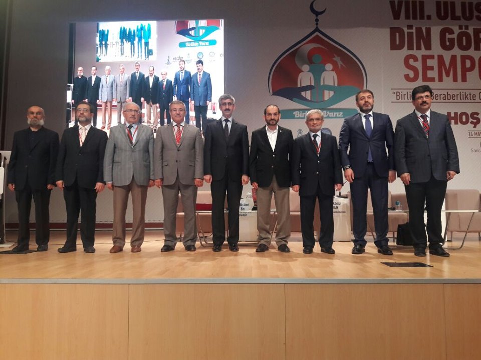 8.Uluslararası Din Görevlileri Sempozyumu Açılış Paneli, Katılım Belgelerinin takdimiyle sona erdi.