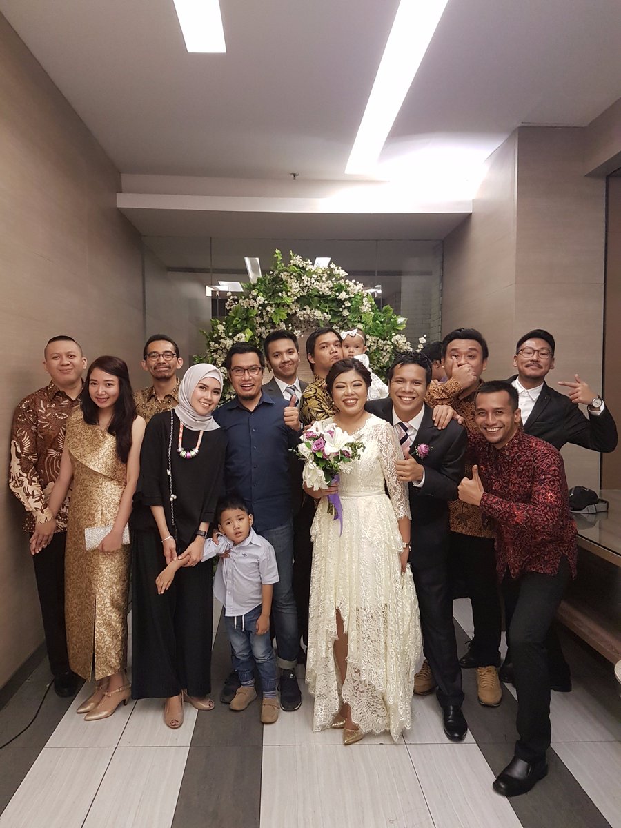 protocolafro's tweet image. Our bassist/manager @tunanada just got married yesterday! Congratulations Mayo and Meiske 😁