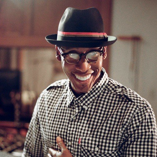 Happy Birthday to the very talented Raphael Saadiq from    R&B at it\s best 