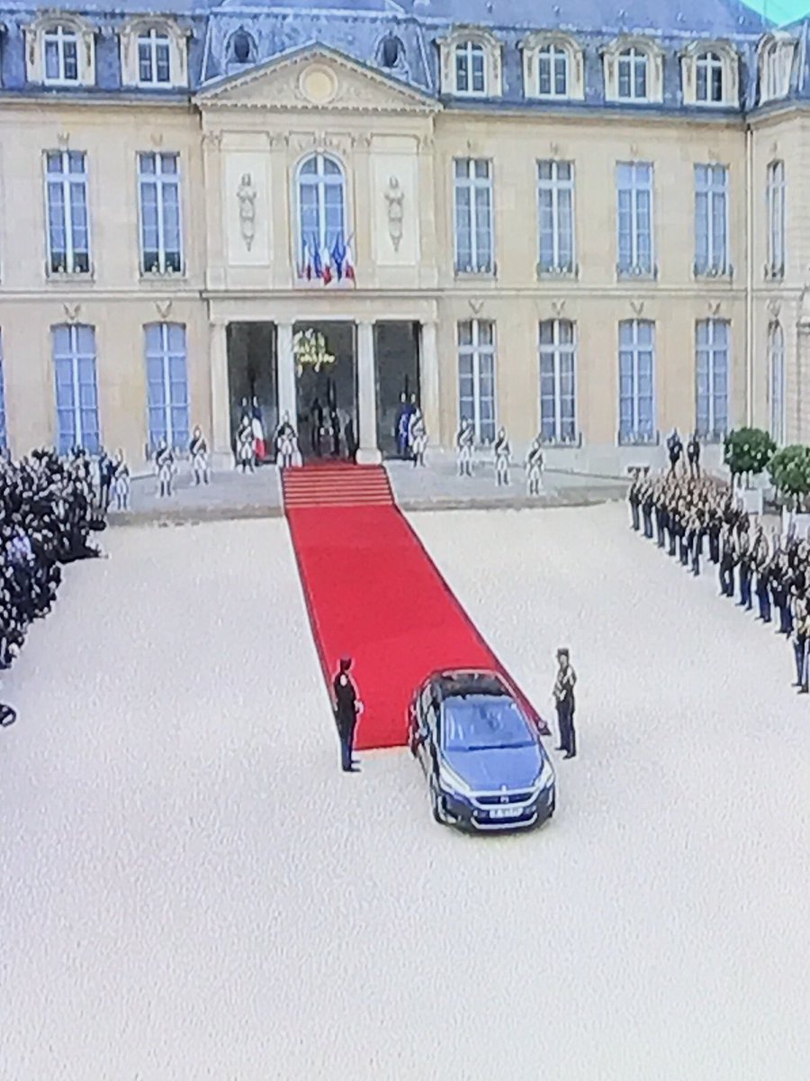 CamilleCombal's tweet photo. Hi Francois Hollande!
Your Uber Driver is arrived and waiting... https://t.co/Gg6YdQBZkM