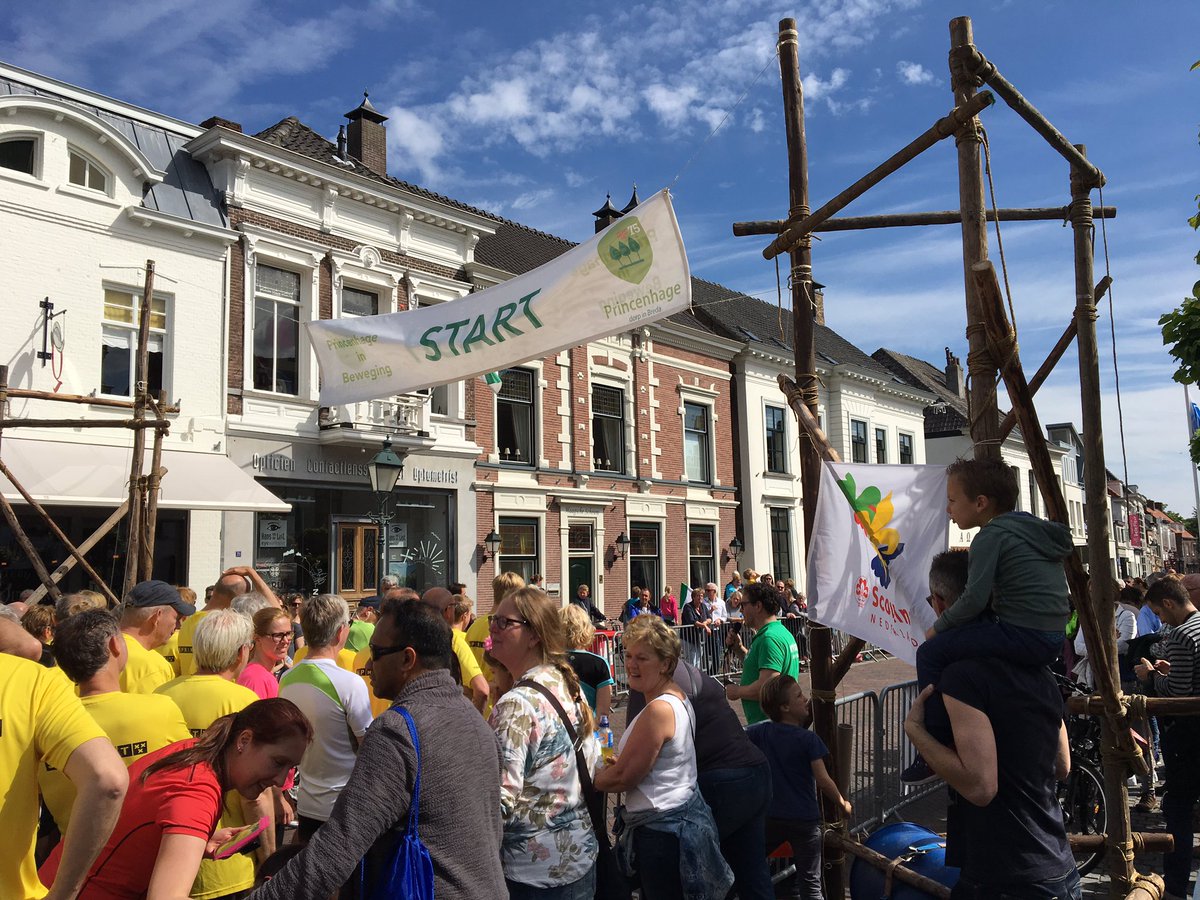 En de tweede groep gaat aan de slag, rennend 7,5 km <a href="/avsprint/">SPRINT Breda</a> <a href="/DeTienvantaogje/">DeTienvantaogje</a> <a href="/RaadBreda/">Gemeenteraad Breda</a>