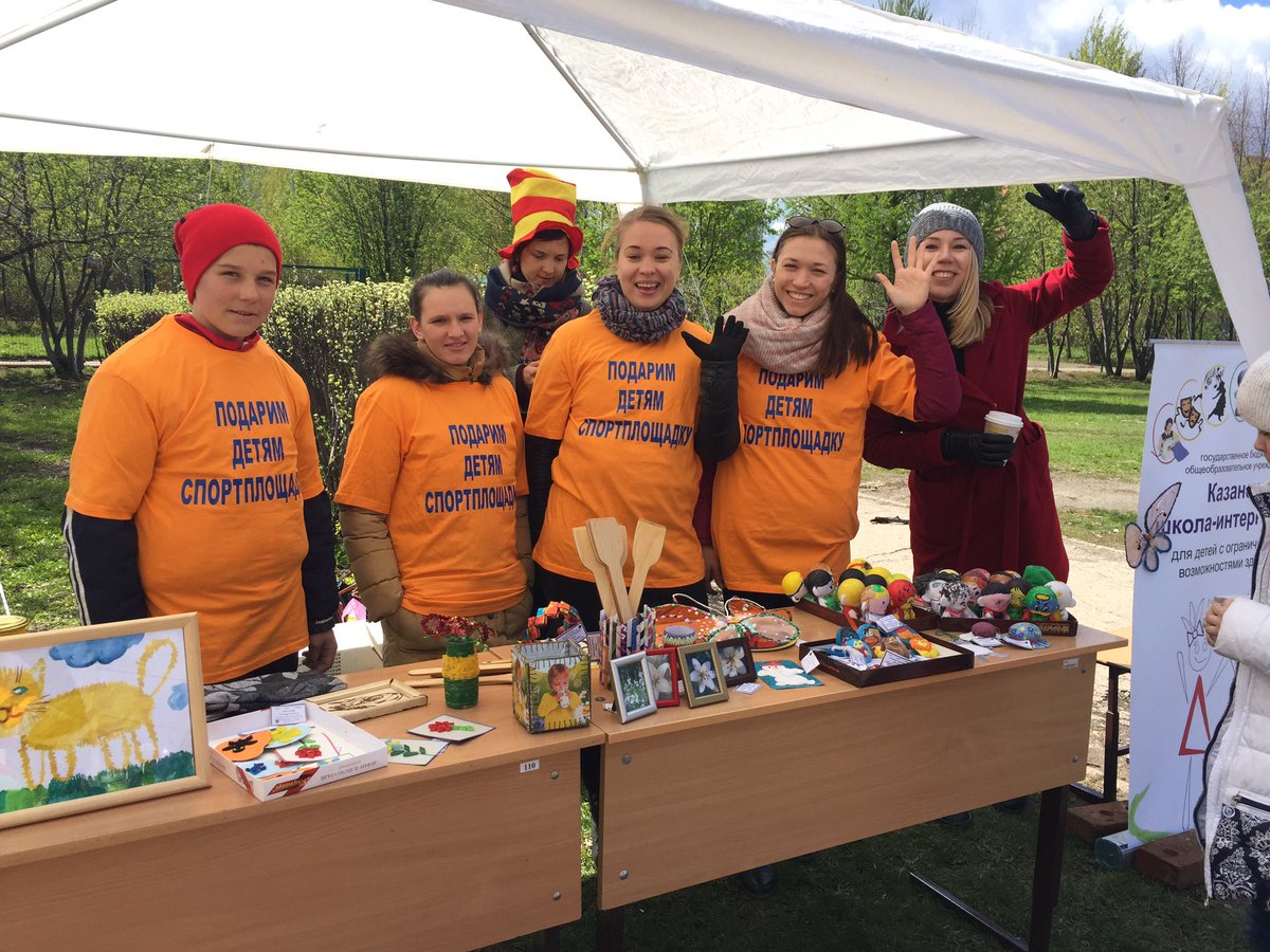 #ярмаркадобра2017 в #гимназия19 для детей из интерната с участием #благотворительныйфондтрамплин 13 мая 2017