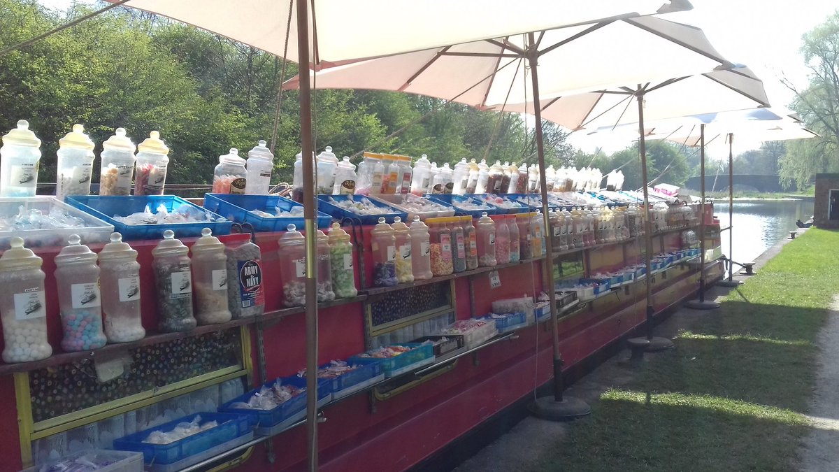 candy_boat's tweet photo. Candy boat open again today at the top of barrowford locks till 5 https://t.co/H0sfgqJQGO