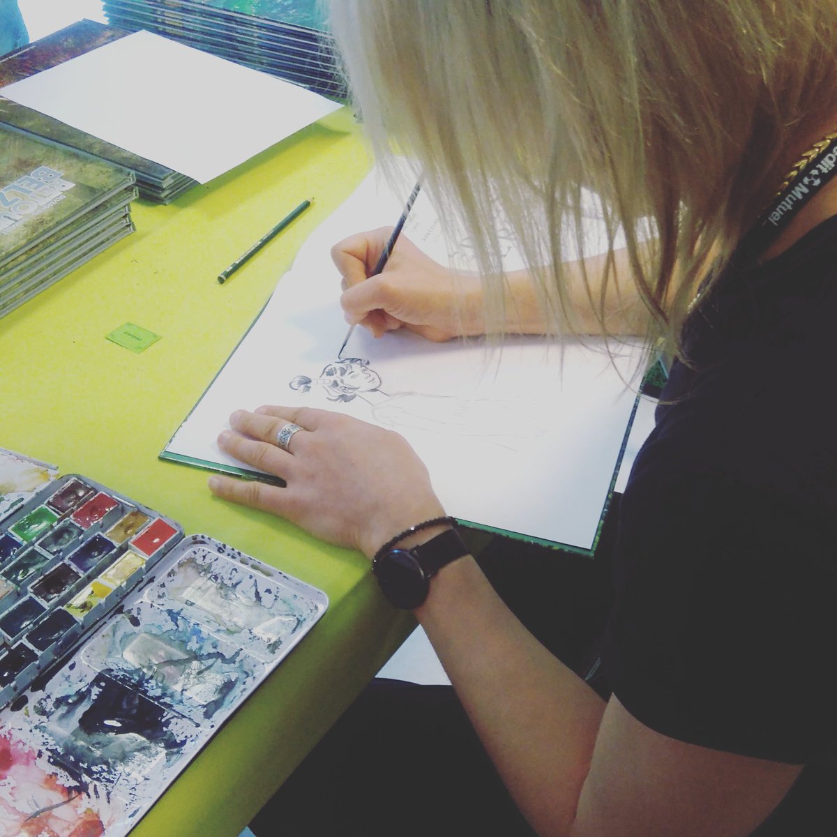RayonVert_BD's tweet photo. Laura Zuccheri #lerayonvert2017 #festivalbd #centresaintmichel #volkrange #Thionville https://t.co/6I5cbMyeA8