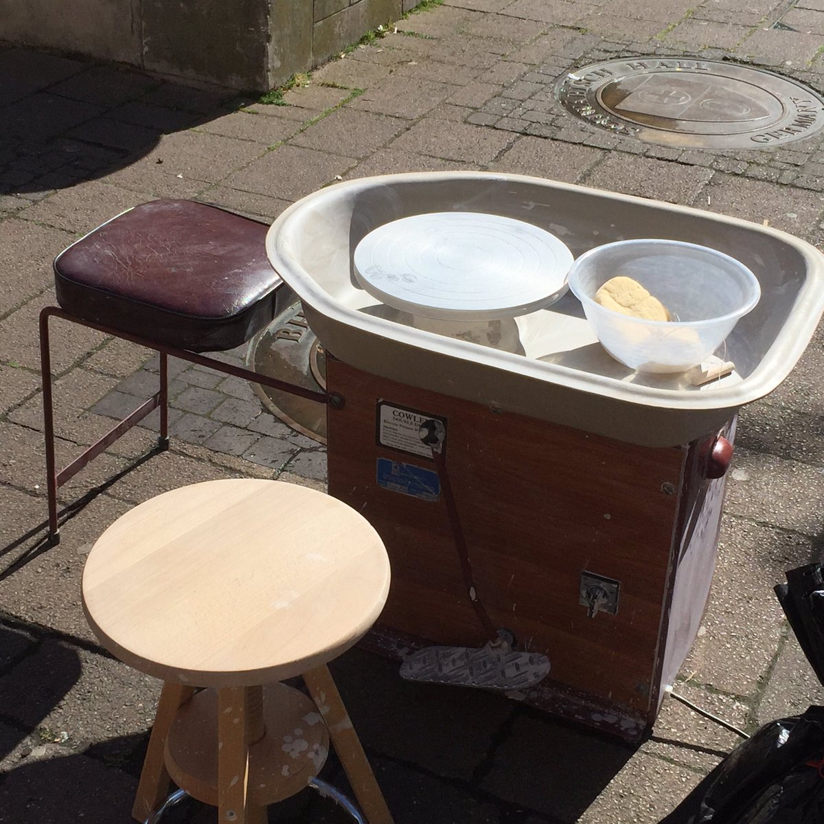 The wheel is ready <a href="/CinCharnwood/">CeramicsinCharnwood</a> , come and have a go, today 10.00-4.00 at Loughborough Market place #ceramicsincharnwood #haveago #pottery