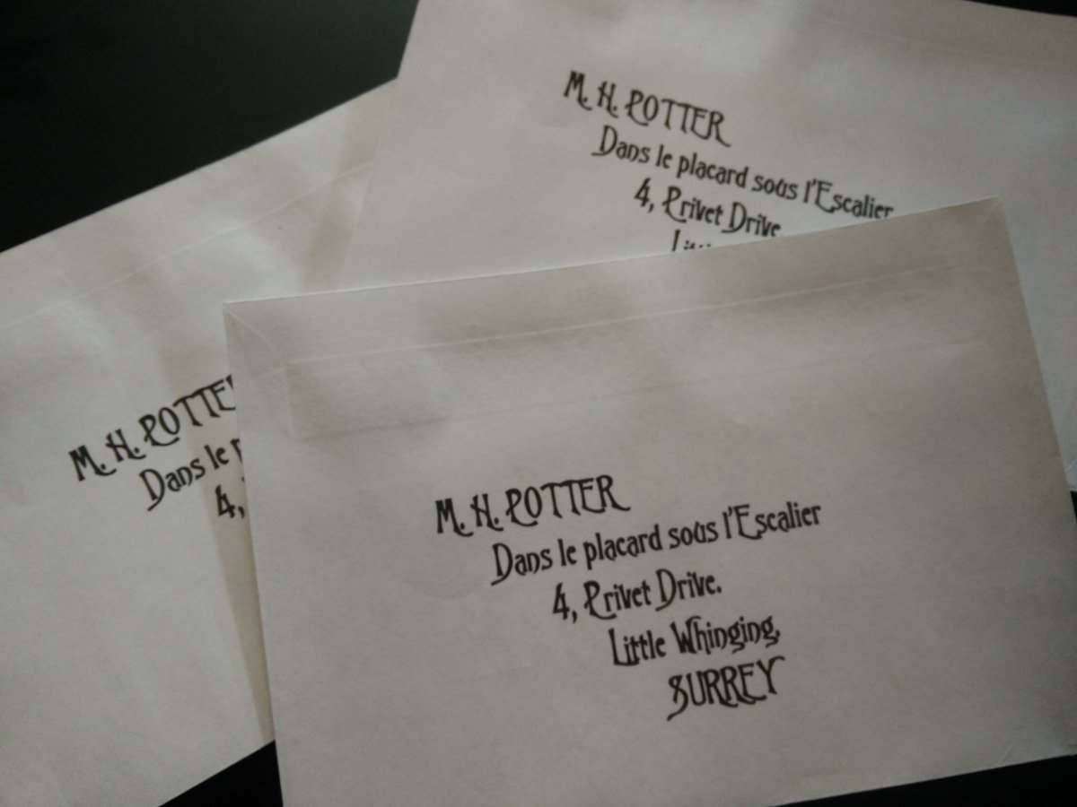 Estelle_PhD's tweet photo. #MagikZone des @GeekFaeries : préparation des lettres pour aller à #Poudlard https://t.co/ShpABkCcmL
