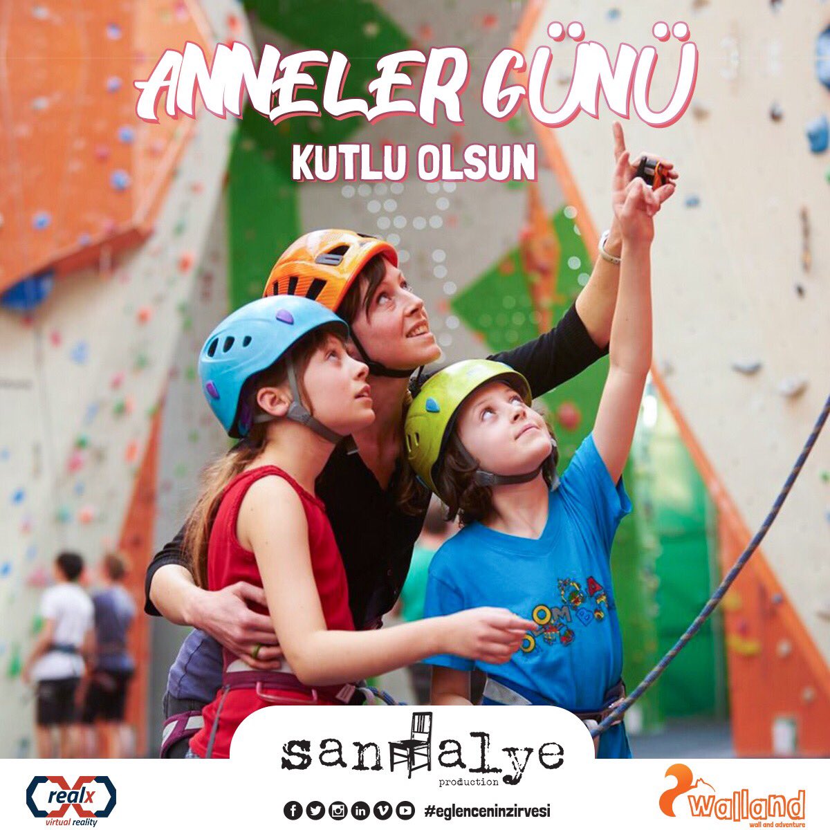 Bize yol gösterici oldu her zaman annemiz🤗Tüm annelerin anneler günü kutlu olsun😊#annelergünü #anne #realx_vr #wallandtr #sandalyeproduction