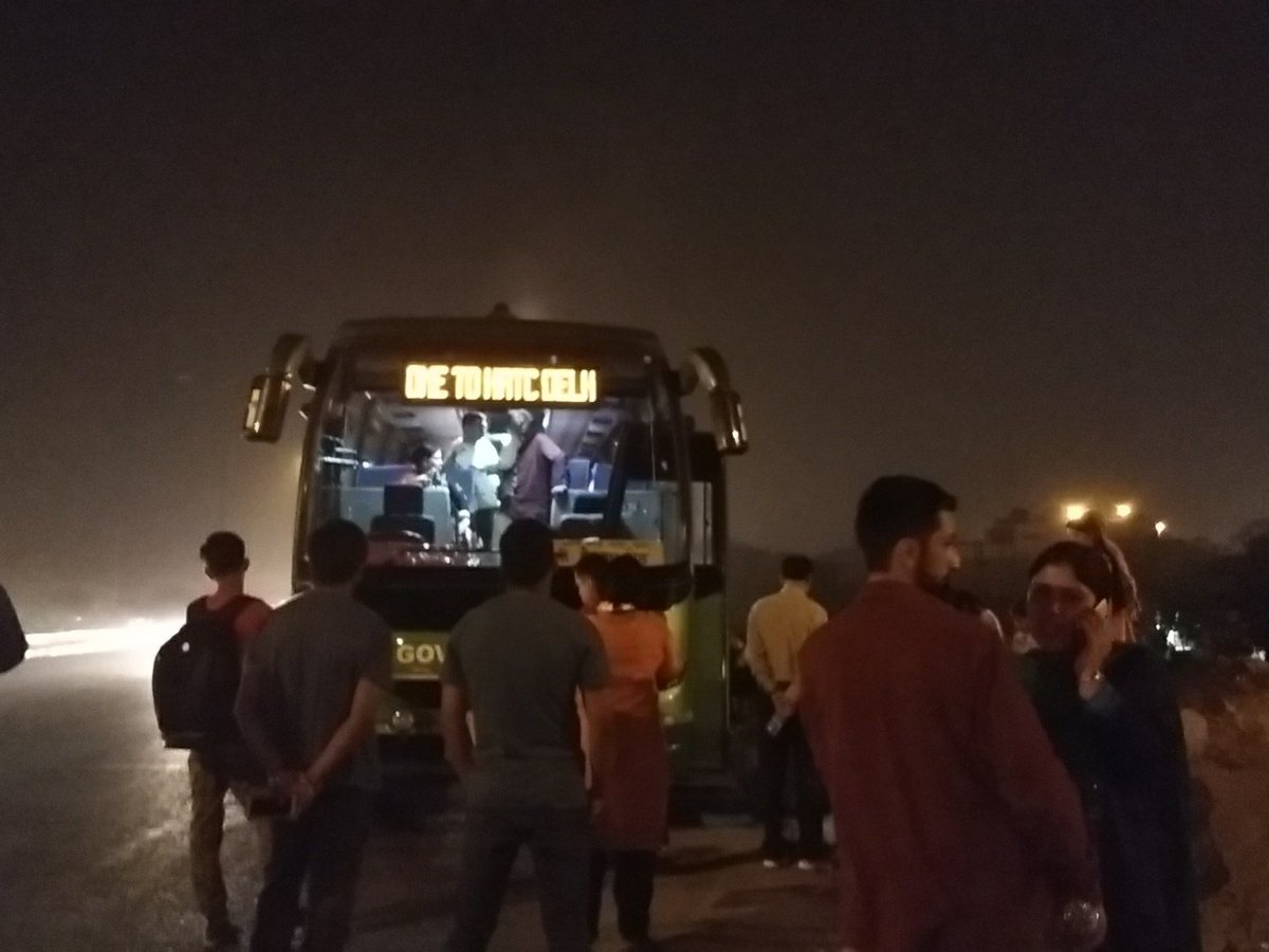 brilyuhns's tweet photo. Stranded a few kms in to journey. #HimachalRoadTransportCorp bus not working properly. https://t.co/pD2auaEnJQ