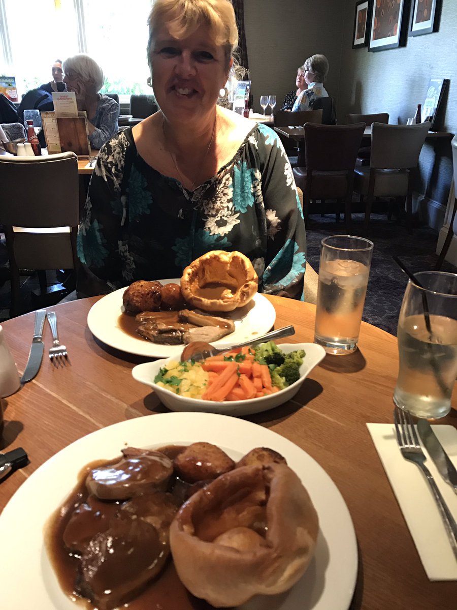 mikeygreen68's tweet photo. Fabulous #SundayRoast #Lamb at the @Three_Arches today with my lovely wife & #HotChocolateFudgeCake for desserts #SuperbValue #GreatService https://t.co/BBcskI2cCm