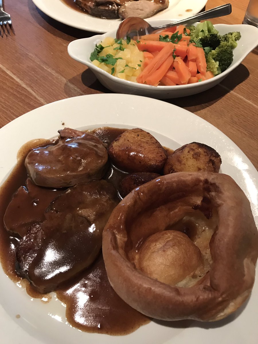 mikeygreen68's tweet photo. Fabulous #SundayRoast #Lamb at the @Three_Arches today with my lovely wife & #HotChocolateFudgeCake for desserts #SuperbValue #GreatService https://t.co/BBcskI2cCm