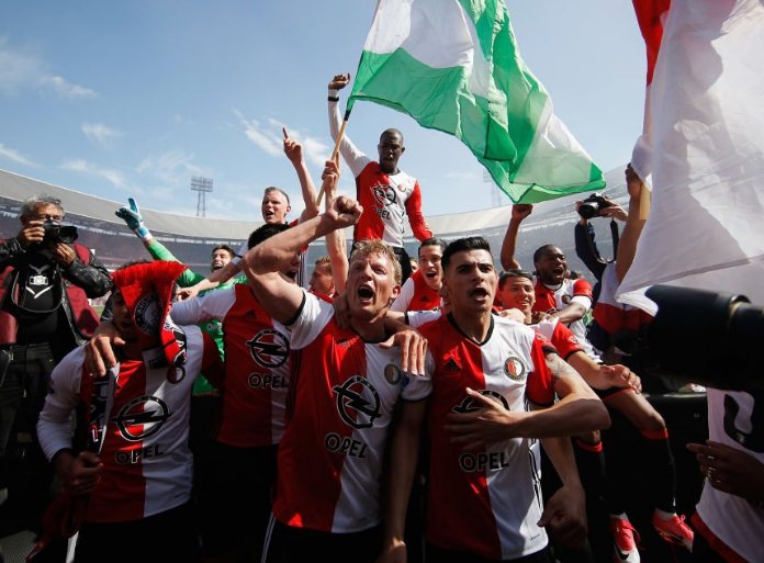 paddypower's tweet photo. .@ElMengem And look at Dirk Kuyt in the celebrations. What a man. https://t.co/PRCmrnPGkW