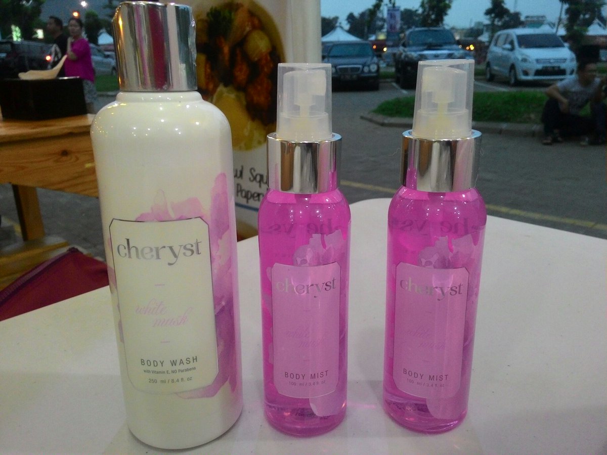 Ini body mist dan body wash nya @cheryst_id sumpah enak bgt. Wanginya tahan lama dan nempel bgt di body, everlasting gtu, aromanya enak bgt