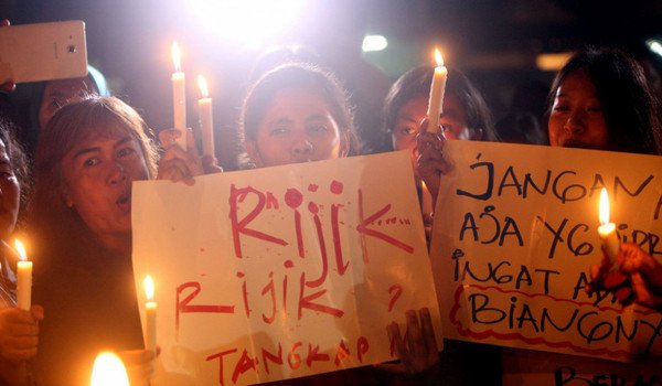 lufiz's tweet photo. "@Beritasatu: Ribuan Warga Depok Nyalakan Lilin Dukung NKRI dan Pancasila https://t.co/UG78K2tUZn https://t.co/kzOrl03ovv" DASAR PEMBOHONG