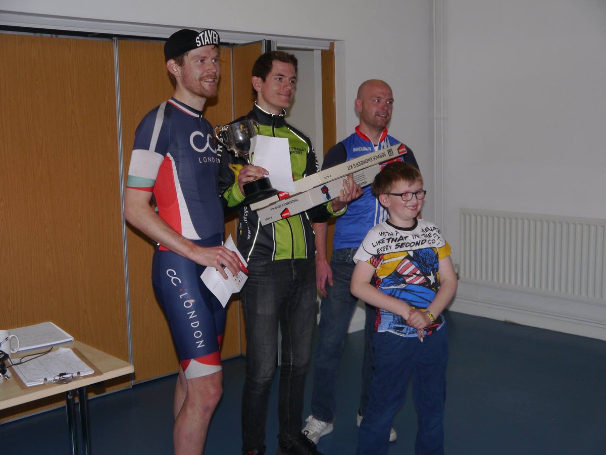 It's the win for <a href="/STRADASPORT/">STRADA SPORT</a> 💪 2nd for <a href="/VCBaracchi/">Velo Club Baracchi</a> and 3rd for <a href="/CycleClubLondon/">CC London</a> at the Ken Wright RR this morning #errl #colchester