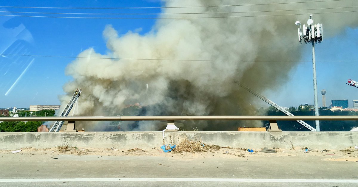 jdvega's tweet photo. Dallas warehouse blaze on SouthSide. #FireDallas #SouthDallasFire https://t.co/qaHFS9pBMD