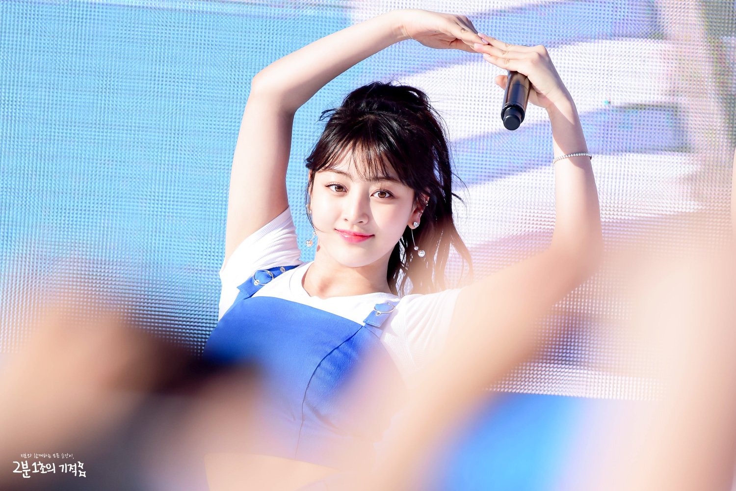 C_y80ndVoAIuRyJ.jpg:orig