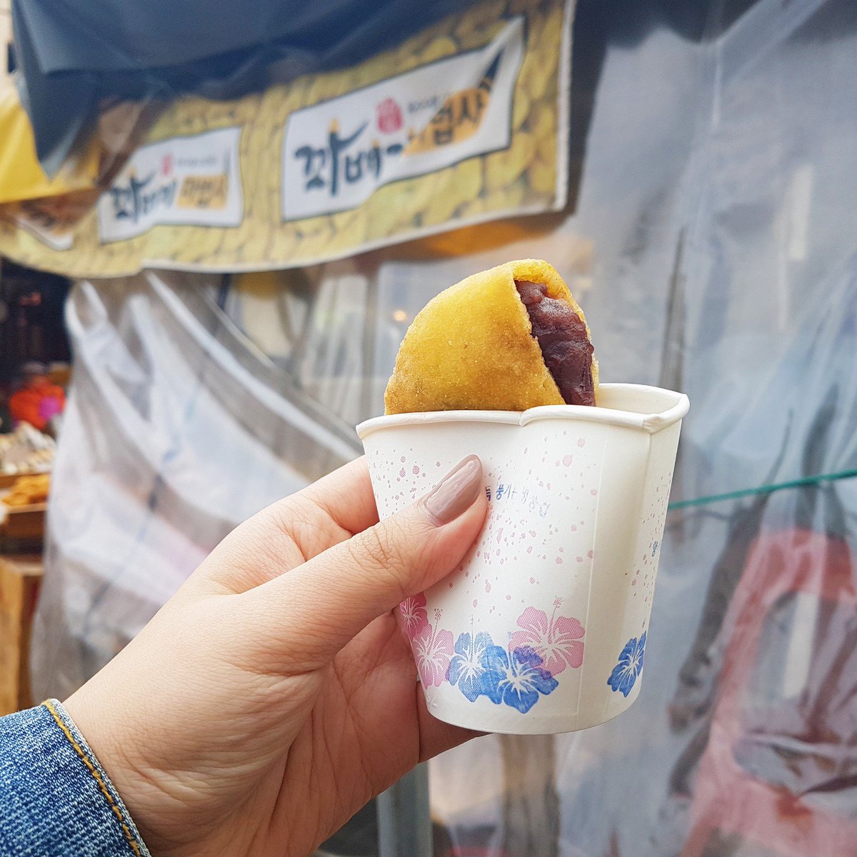 eateneats's tweet photo. 꽈배기마법사 ขนมแป้งทอดชุปน้ำตาลทั้งถูกทั้งอร่อย มี2แบบ ใส้ถั่วแดงกับไม่มีใส้ #อร่อยไปแดก #อร่อยบอกต่อ @aroii
📍https://t.co/EBrrec1xfh https://t.co/FFoN8CqrvS