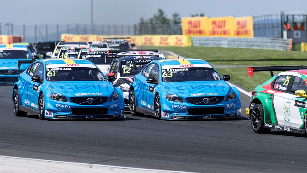 TouringCarTimes's tweet photo. #WTCC: Rob Huff holds his hands up for Race 2 collision with Catsburg and Girolami https://t.co/Gklo8z9R7F https://t.co/K9U53uX27I