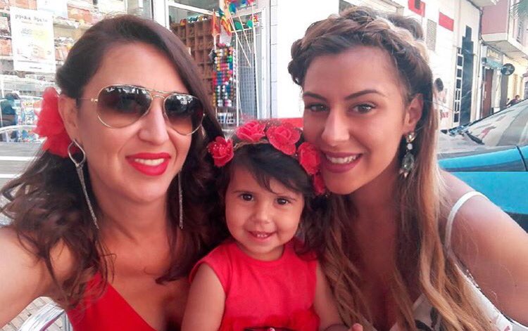 ruxi91's tweet photo. Hoy estan de fiesta❤️ Guapisimos❤️ 
Me encanta el peinado de Bea😍 https://t.co/GUTqjhlY8a