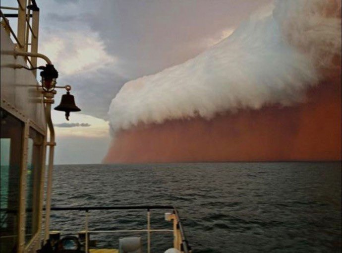 Impressionnante tempête de sable au large des côtes australiennes.
