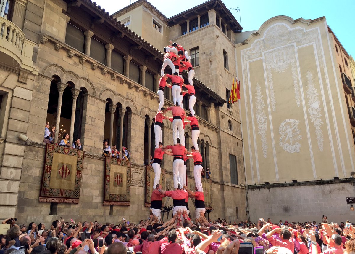 collavella's tweet image. 1a Ronda a la Festa Major de Sant Anastasi de #Lleida: 5de8 descarregat! #castellers