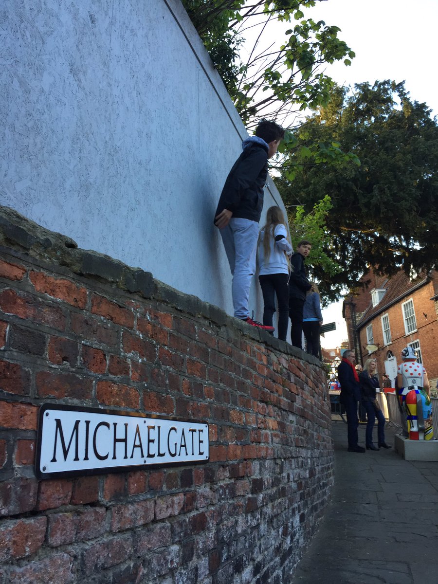 LeeVeloCC's tweet image. Lee Velo youth in position on the Lincolnshire berg #lincolngp #michaelgate