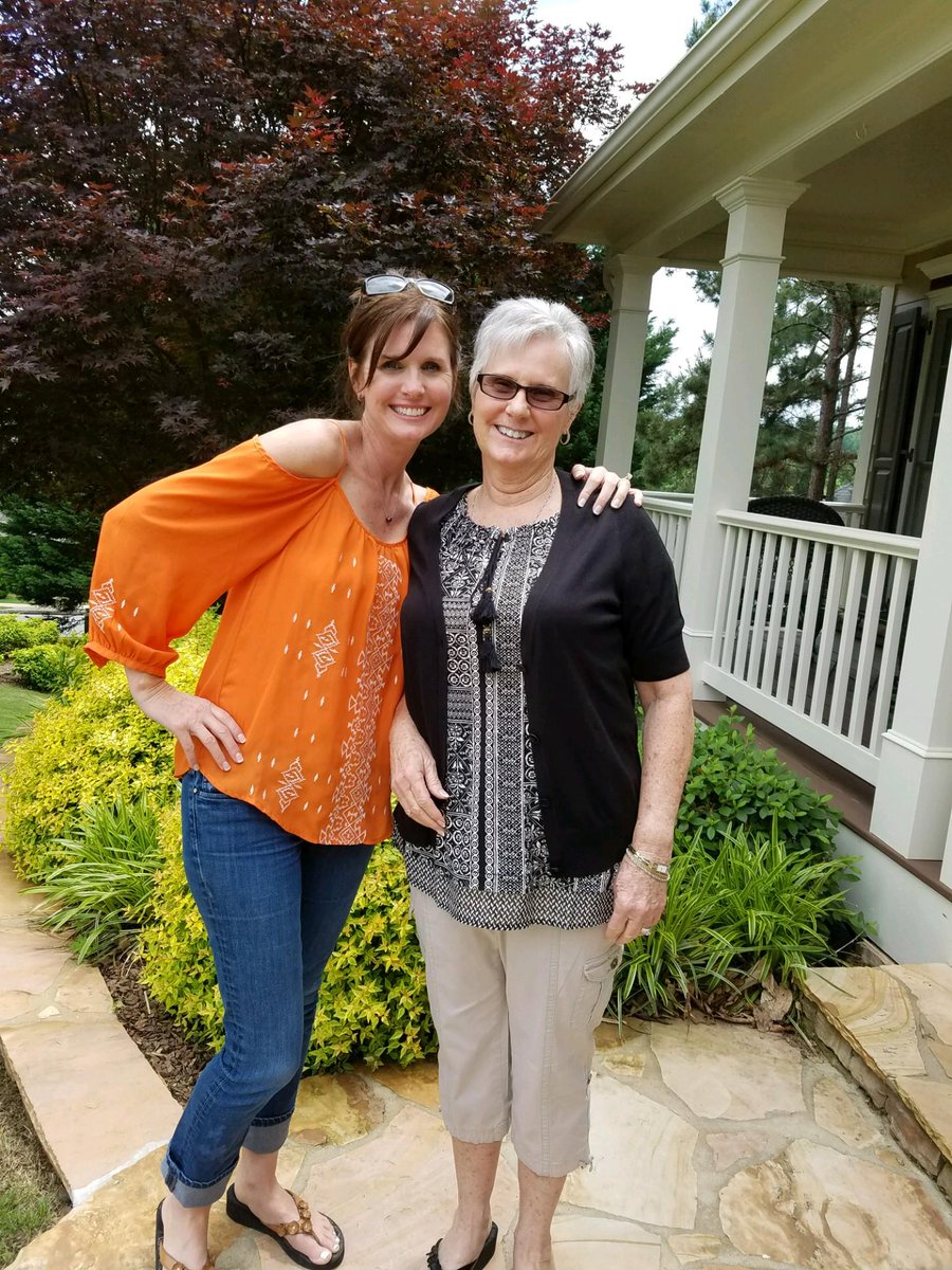 amylyle's tweet image. My mother asks me incessantly "Now, do you think Kate Middleton would do that?" Me: shoulders drop. 
Happy Mother's Day. #bookoffailures