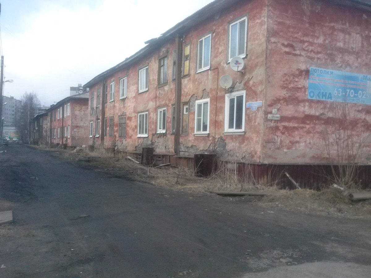 DimaGhj's tweet photo. Живешь в городе с населением 350 000 где люди живут в дерев. 2 этажных перекошенных домах и смотришь митинг в Москве против сноса 5 этажек. https://t.co/Oh8f2f9PDz