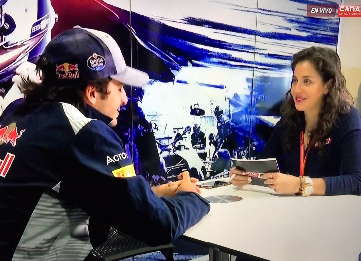 ferNike10's tweet image. Vamonos no sin antes ver a la más hermosa del mundo @giselle_zm en su #passgame cn @Carlossainz55 #GPSpain #F1