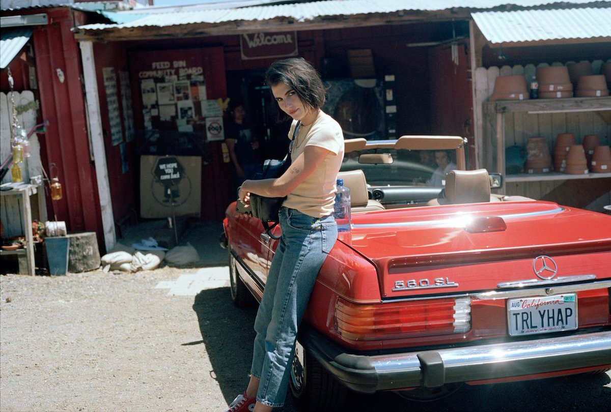 A truly happy Mother’s Day!
Mariel Hemingway and Langley Fox drive a 1987 560 SL along Malibu Canyon.
clip: mb4.me/mothers-day