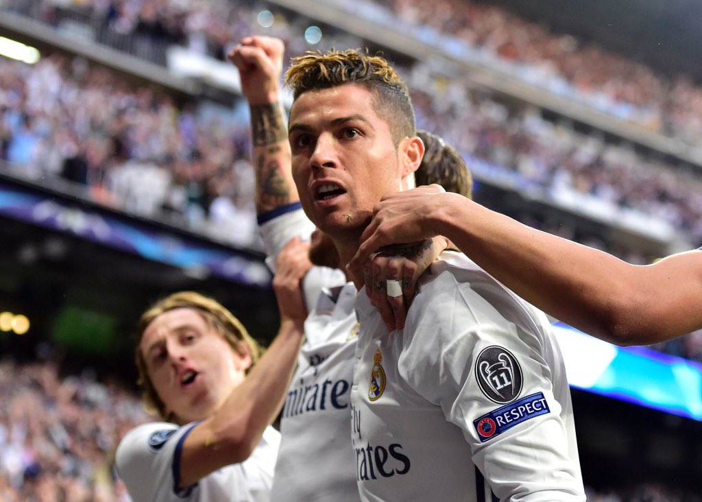 Romaniin_96's tweet photo. Hoy Juega El Real Madrid! Juega el mejor equipo del mundo #HalaMadrid #SiempreMadridista #RealMadrid #SantiagoBernabeu #RMvsSEV https://t.co/PwMwv9Qozk